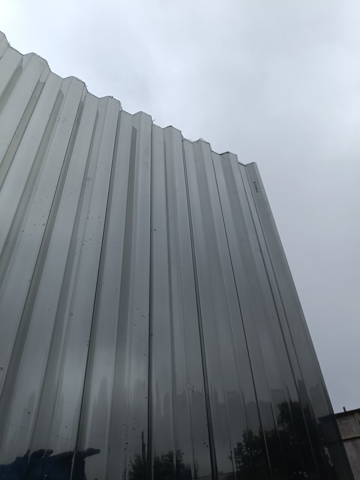 Монолітний гофрований полікарбонатний лист, трапеція 76/16, сірий, 0,7 мм